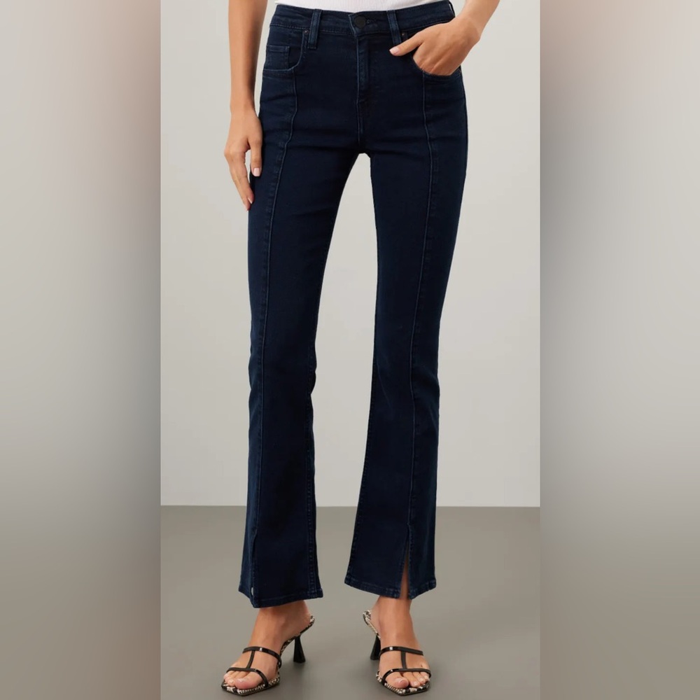 🌙 Hudson Dark Wash Split-Hem Boot cut Jeans – Sculpting Fit – Size 28